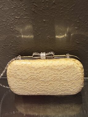 Benjamin Walk Beige Lace Evening Bag Chain Strap Rhinestone Bow Clasp